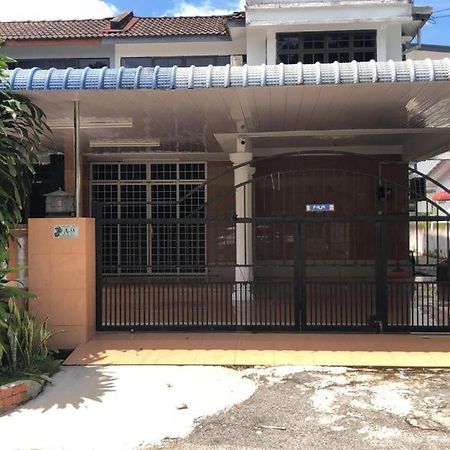Naurah Homestay Σουνγκάϊ Πετάνι Εξωτερικό φωτογραφία